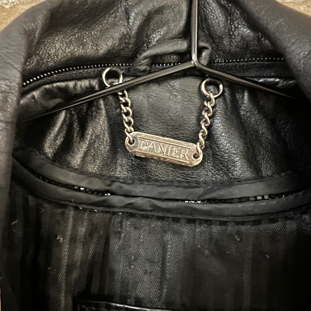 Vintage black leather jacket with buttons - Picture 4 of 5
